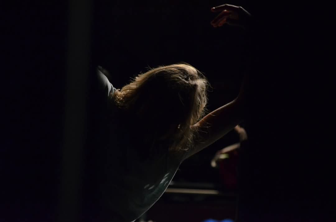 En pleine séance de danse intuitive